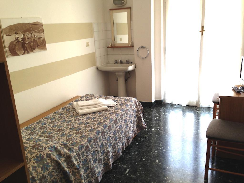 Albergo La Neigra Sestri Levante Rum bild
